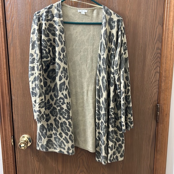 Green Cheetah Print Cardigan - Picture 1 of 4